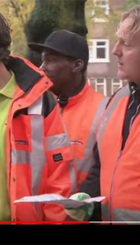 gemeente ambetnaar/funktionaris aan het werk